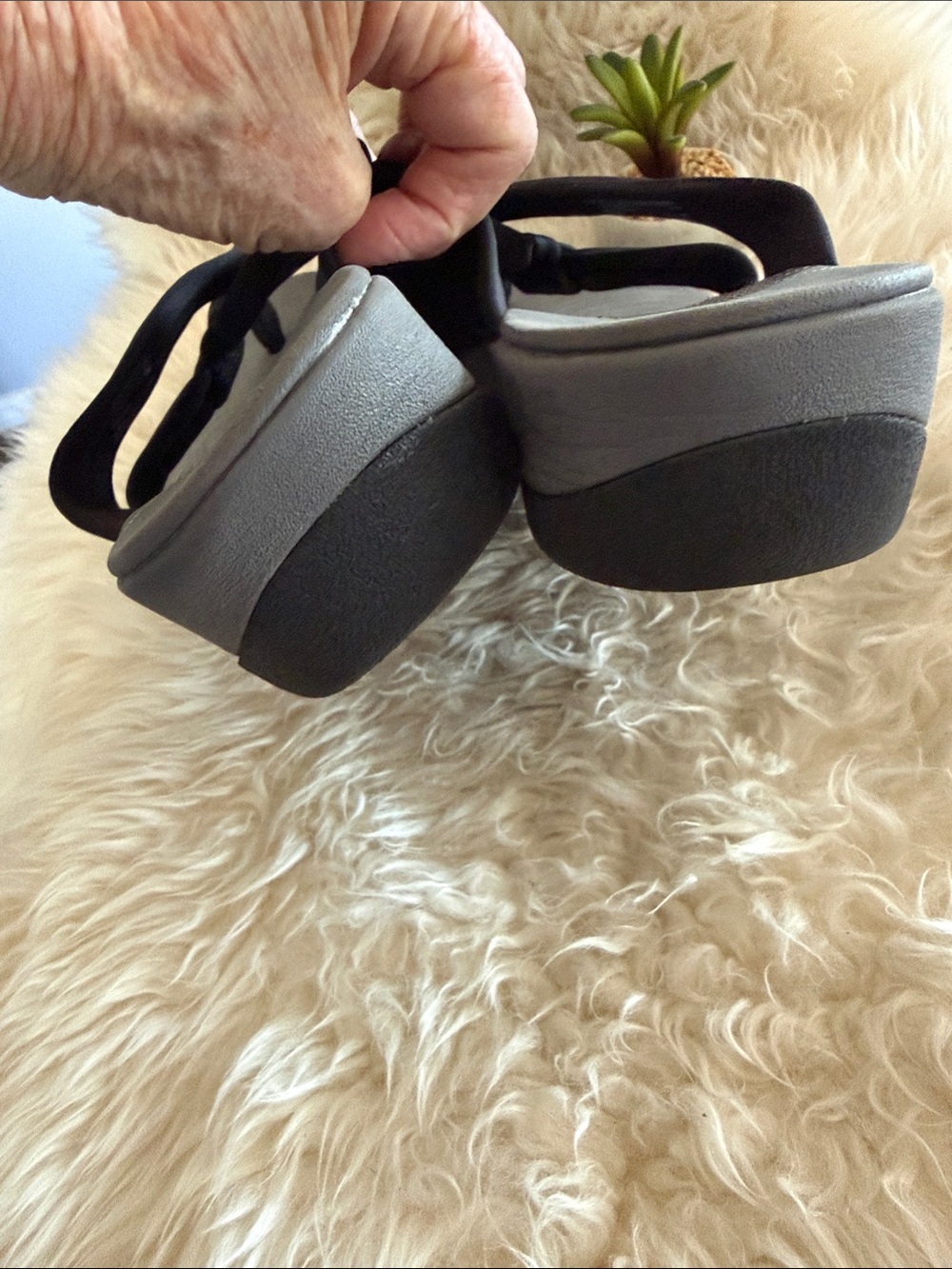 Cloudsteppers by Clarks wms 10M Sandals black Soft Cushion Concave Heelbed 2”hee - Picture 4 of 6